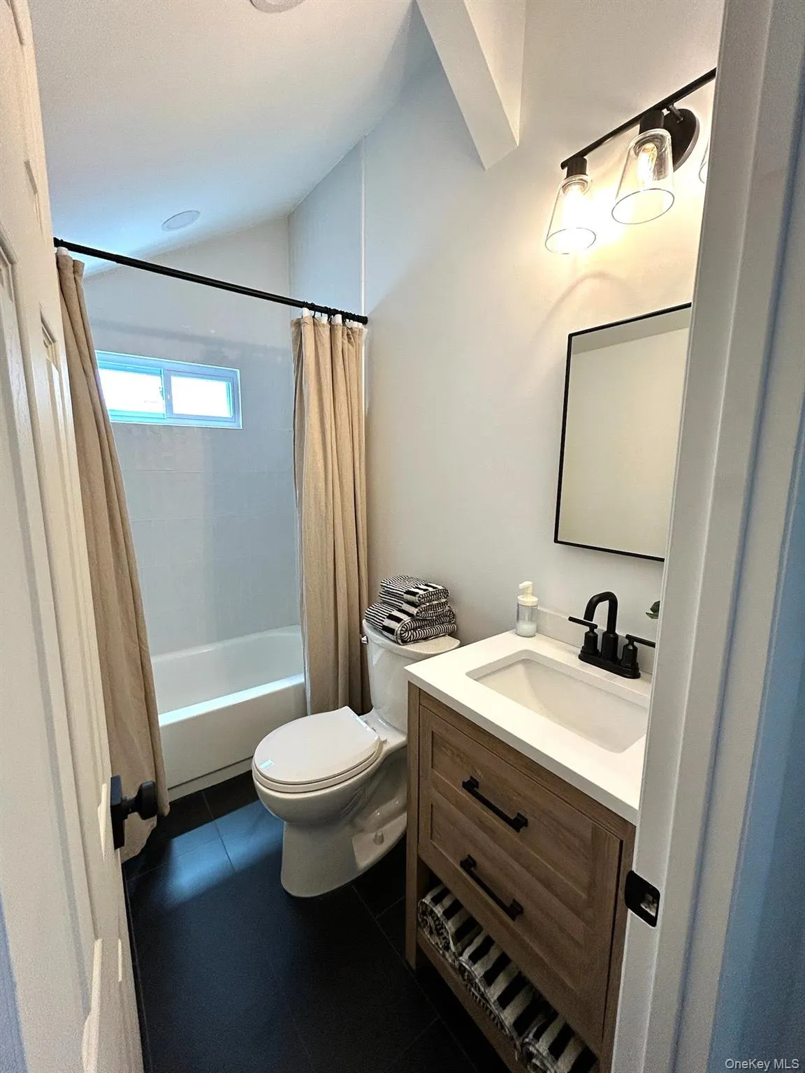 800 6th Street, Babylon, NY, 2 Bedrooms Bedrooms, 7 Rooms Rooms,1 BathroomBathrooms,Residential Lease,For Rent,6th,0,938695 800 6th Street, Babylon, NY, 2 Bedrooms Bedrooms, 7 Rooms Rooms,1 BathroomBathrooms,Residential Lease,For Rent,6th,0,938695