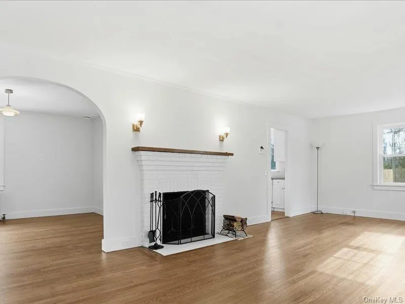 12 Summit Boulevard, Southampton, NY, 3 Bedrooms Bedrooms, 8 Rooms Rooms,2 BathroomsBathrooms,Residential Lease,For Rent,Summit,0,938708 12 Summit Boulevard, Southampton, NY, 3 Bedrooms Bedrooms, 8 Rooms Rooms,2 BathroomsBathrooms,Residential Lease,For Rent,Summit,0,938708