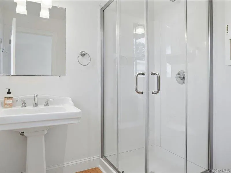 12 Summit Boulevard, Southampton, NY, 3 Bedrooms Bedrooms, 8 Rooms Rooms,2 BathroomsBathrooms,Residential Lease,For Rent,Summit,0,938708 12 Summit Boulevard, Southampton, NY, 3 Bedrooms Bedrooms, 8 Rooms Rooms,2 BathroomsBathrooms,Residential Lease,For Rent,Summit,0,938708