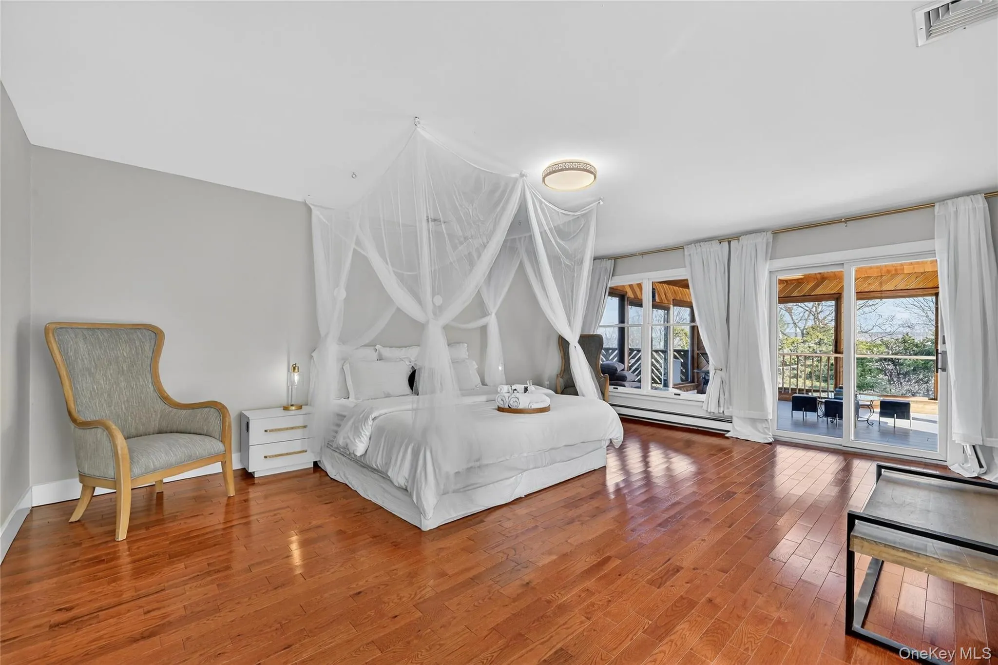 Large Primary Bedroom with En Suite, Walk-in closet and sliding glass doors to Backyard Large Primary Bedroom with En Suite, Walk-in closet and sliding glass doors to Backyard