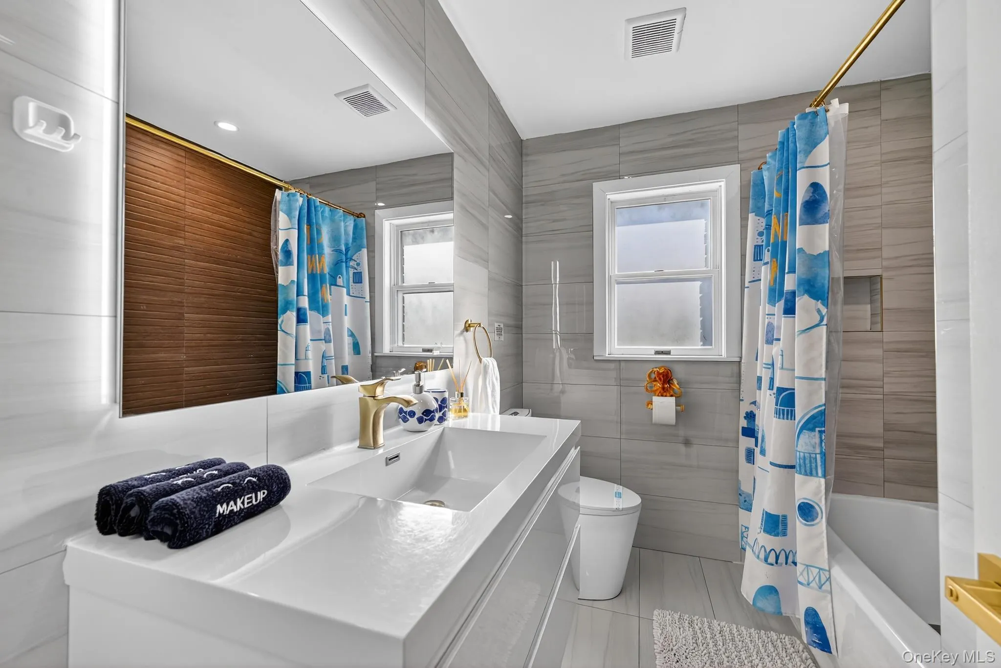Bathroom#2 with Bathtub Bathroom#2 with Bathtub