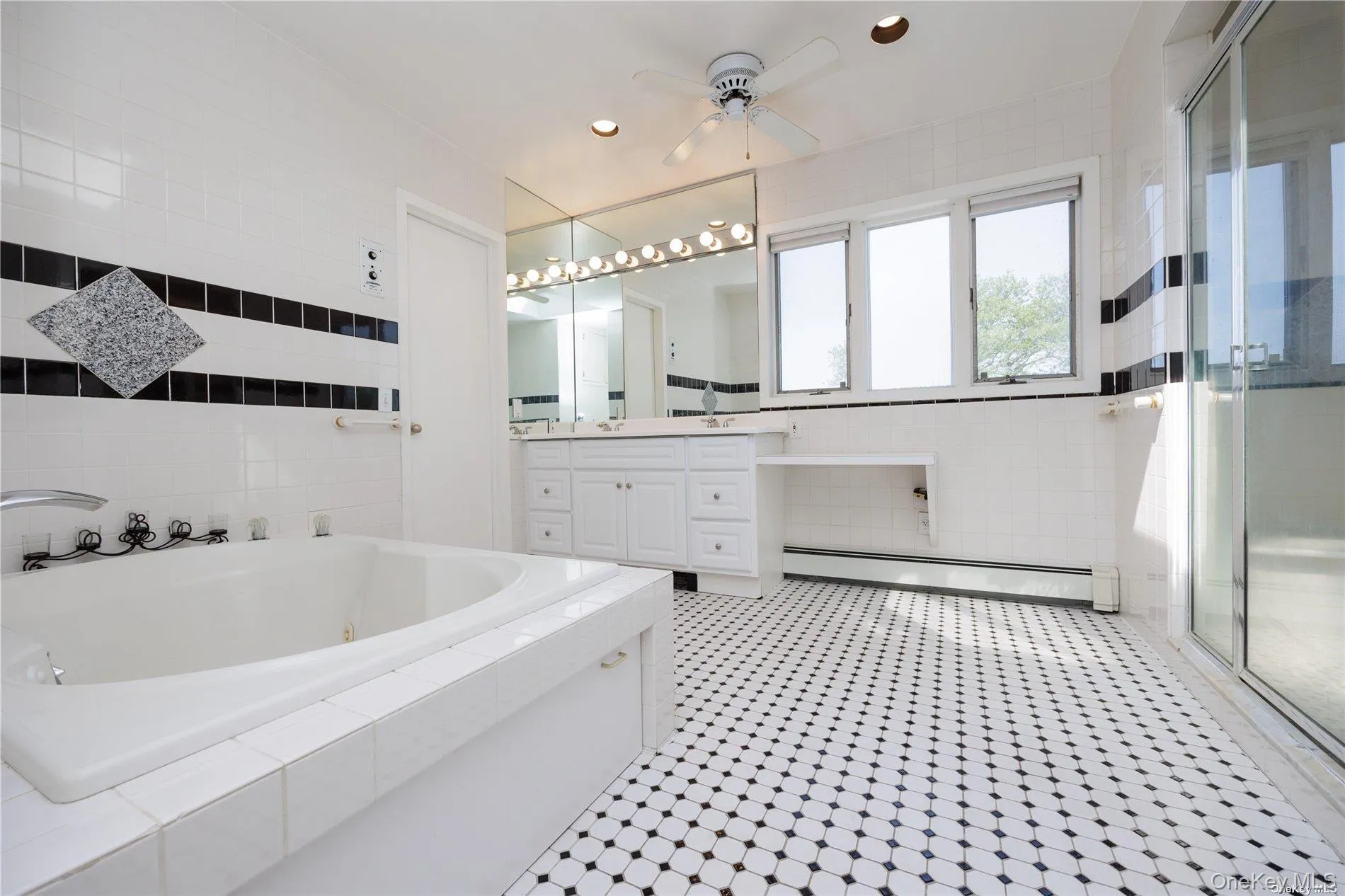 Oversized Primary bathroom with jacuzzi tub. Oversized Primary bathroom with jacuzzi tub.