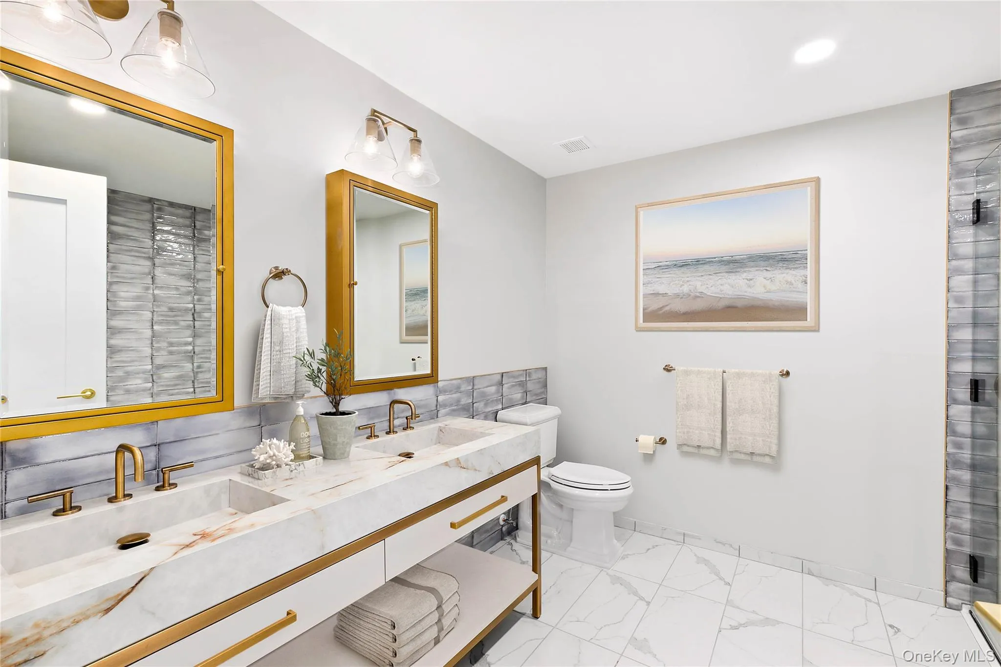 *Photos of a similar unit *Photos of a similar unit