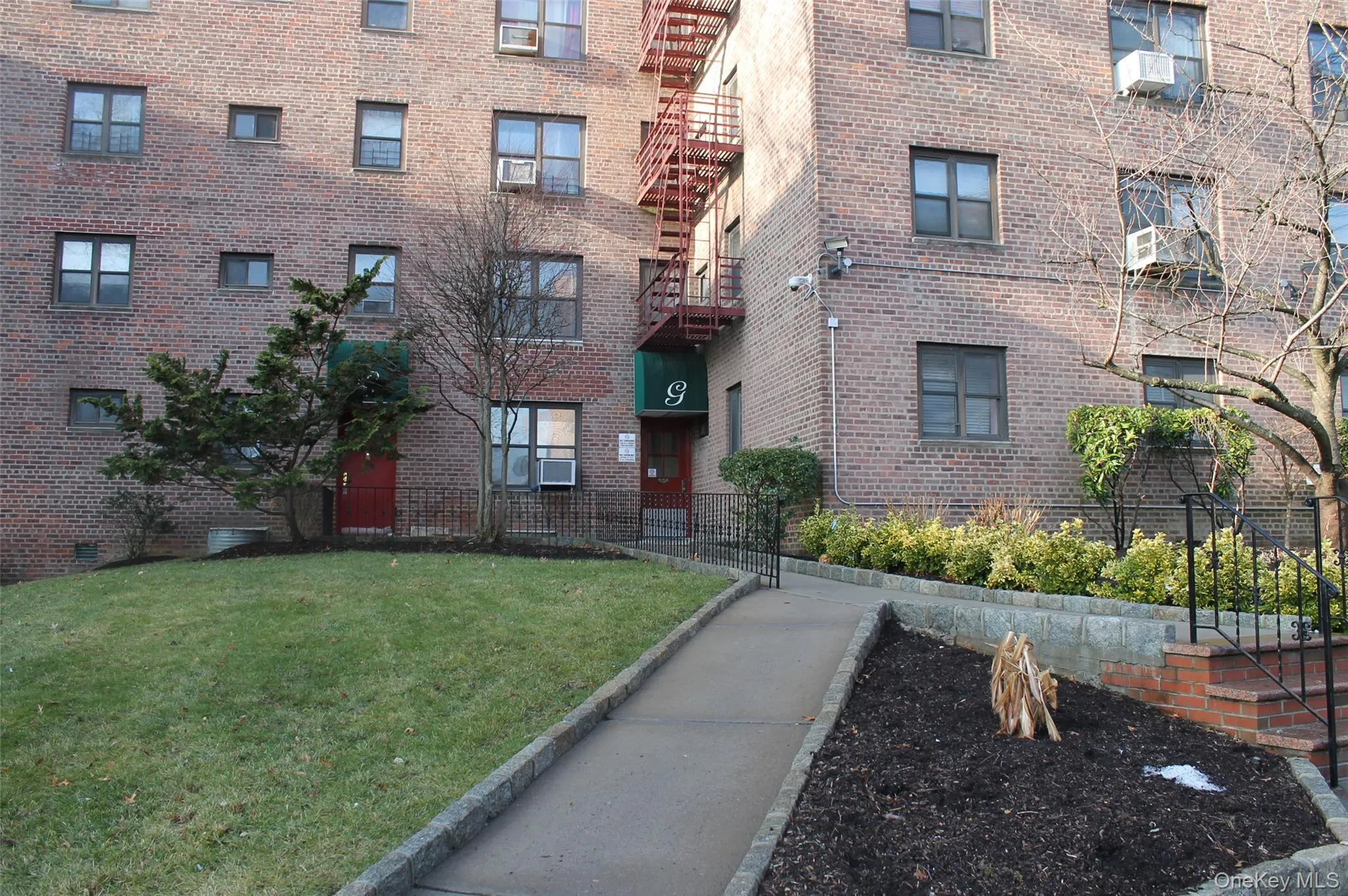 View of apartment building / complex View of apartment building / complex