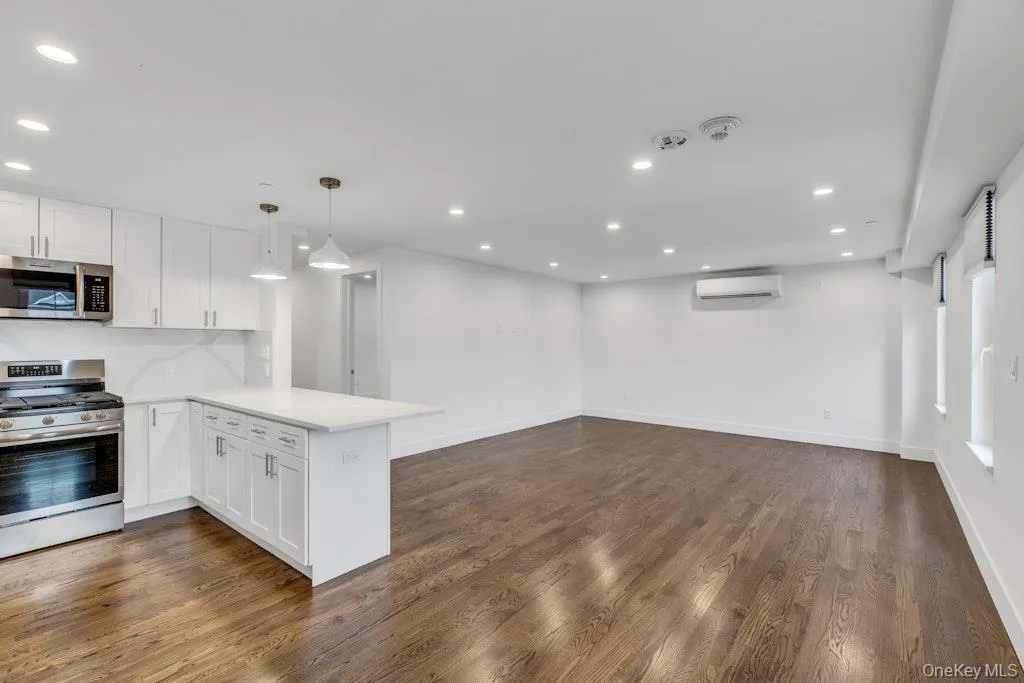1431 Old Northern Boulevard, North Hempstead, NY, 2 Bedrooms Bedrooms, 4 Rooms Rooms,2 BathroomsBathrooms,Residential Lease,For Rent,Old Northern,0,939030 1431 Old Northern Boulevard, North Hempstead, NY, 2 Bedrooms Bedrooms, 4 Rooms Rooms,2 BathroomsBathrooms,Residential Lease,For Rent,Old Northern,0,939030
