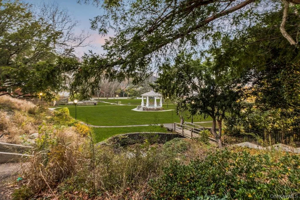 Surrounding community with a gazebo Surrounding community with a gazebo