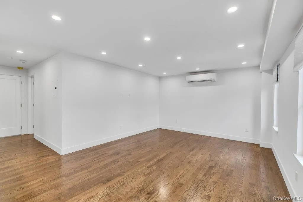 1431 Old Northern Boulevard, North Hempstead, NY, 1 Bedroom Bedrooms, 3 Rooms Rooms,1 BathroomBathrooms,Residential Lease,For Rent,Old Northern,0,939037 1431 Old Northern Boulevard, North Hempstead, NY, 1 Bedroom Bedrooms, 3 Rooms Rooms,1 BathroomBathrooms,Residential Lease,For Rent,Old Northern,0,939037