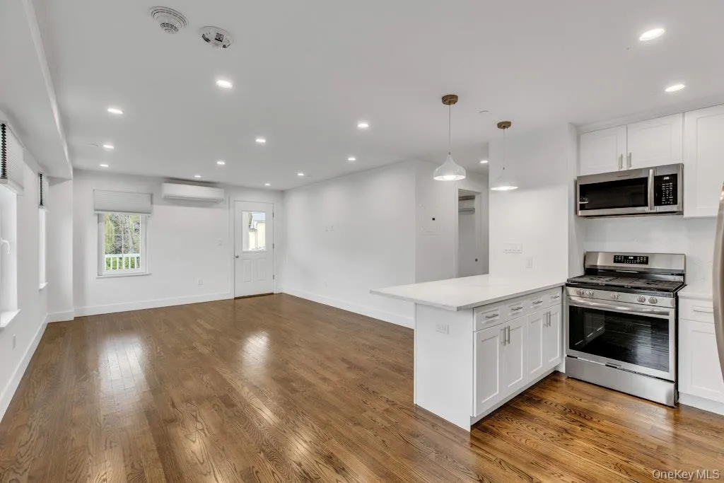 1431 Old Northern Boulevard, North Hempstead, NY, 1 Bedroom Bedrooms, 3 Rooms Rooms,1 BathroomBathrooms,Residential Lease,For Rent,Old Northern,0,939042 1431 Old Northern Boulevard, North Hempstead, NY, 1 Bedroom Bedrooms, 3 Rooms Rooms,1 BathroomBathrooms,Residential Lease,For Rent,Old Northern,0,939042