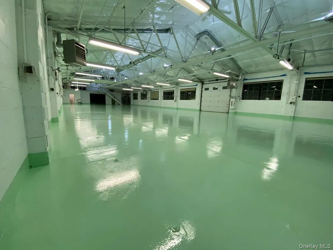 Garage with a heating unit Garage with a heating unit