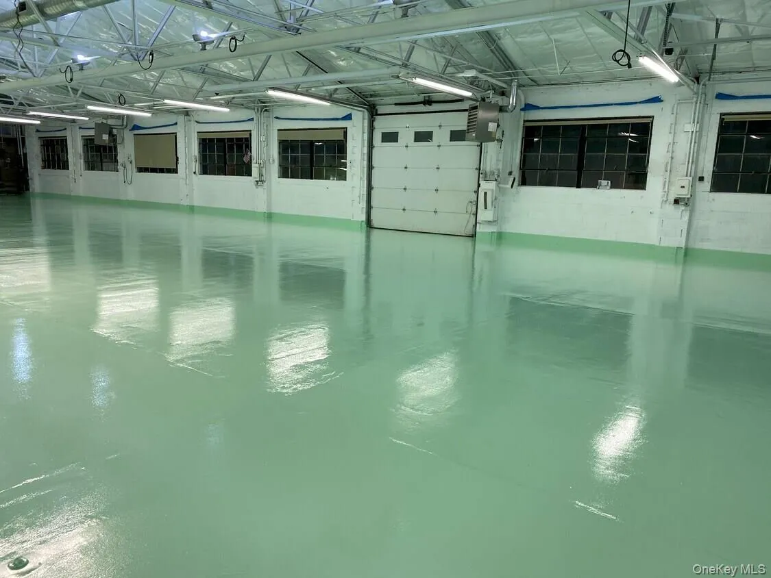 High-bay, clear-span warehouse with polished slab and distributed overhead loading.Clean, efficient envelope suited for storage, production, or light industrial use. High-bay, clear-span warehouse with polished slab and distributed overhead loading.Clean, efficient envelope suited for storage, production, or light industrial use.