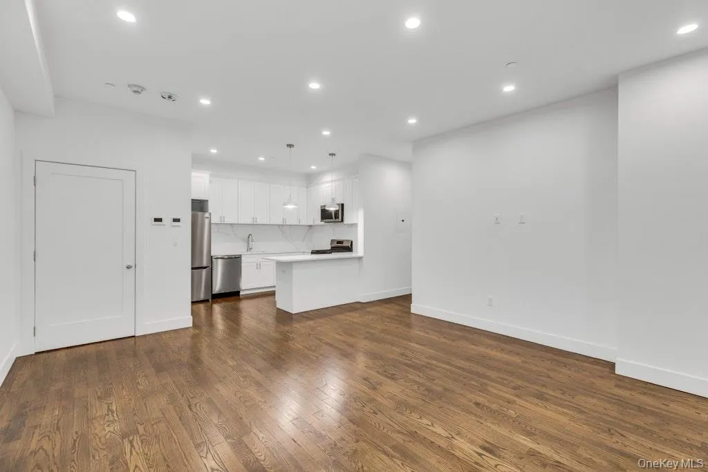 1431 Old Northern Boulevard, North Hempstead, NY, 2 Bedrooms Bedrooms, 4 Rooms Rooms,2 BathroomsBathrooms,Residential Lease,For Rent,Old Northern,0,939048 1431 Old Northern Boulevard, North Hempstead, NY, 2 Bedrooms Bedrooms, 4 Rooms Rooms,2 BathroomsBathrooms,Residential Lease,For Rent,Old Northern,0,939048