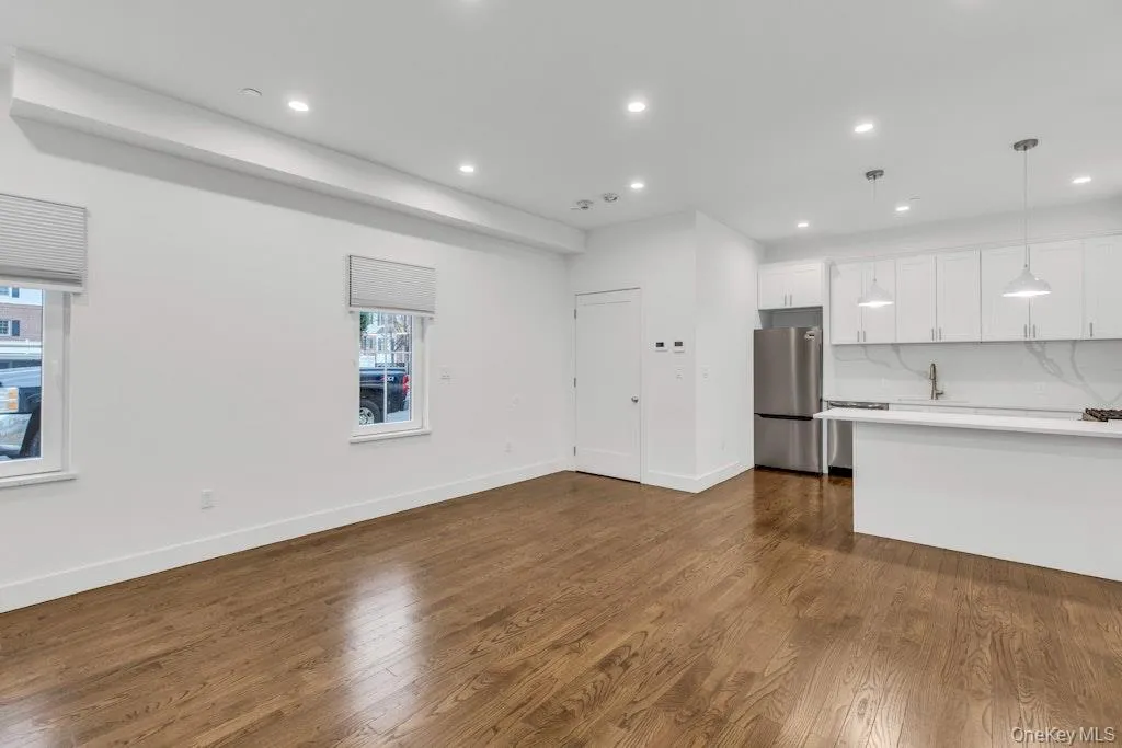 1431 Old Northern Boulevard, North Hempstead, NY, 2 Bedrooms Bedrooms, 4 Rooms Rooms,2 BathroomsBathrooms,Residential Lease,For Rent,Old Northern,0,939048 1431 Old Northern Boulevard, North Hempstead, NY, 2 Bedrooms Bedrooms, 4 Rooms Rooms,2 BathroomsBathrooms,Residential Lease,For Rent,Old Northern,0,939048