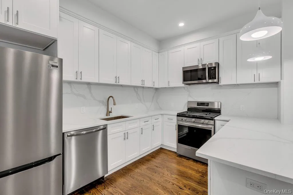 1431 Old Northern Boulevard, North Hempstead, NY, 2 Bedrooms Bedrooms, 4 Rooms Rooms,2 BathroomsBathrooms,Residential Lease,For Rent,Old Northern,0,939048 1431 Old Northern Boulevard, North Hempstead, NY, 2 Bedrooms Bedrooms, 4 Rooms Rooms,2 BathroomsBathrooms,Residential Lease,For Rent,Old Northern,0,939048