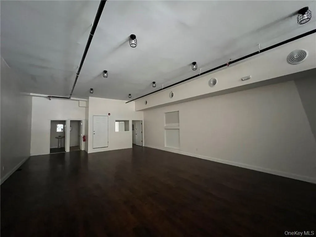 Lighting, electricity, air conditioning and heat in place. Lighting, electricity, air conditioning and heat in place.