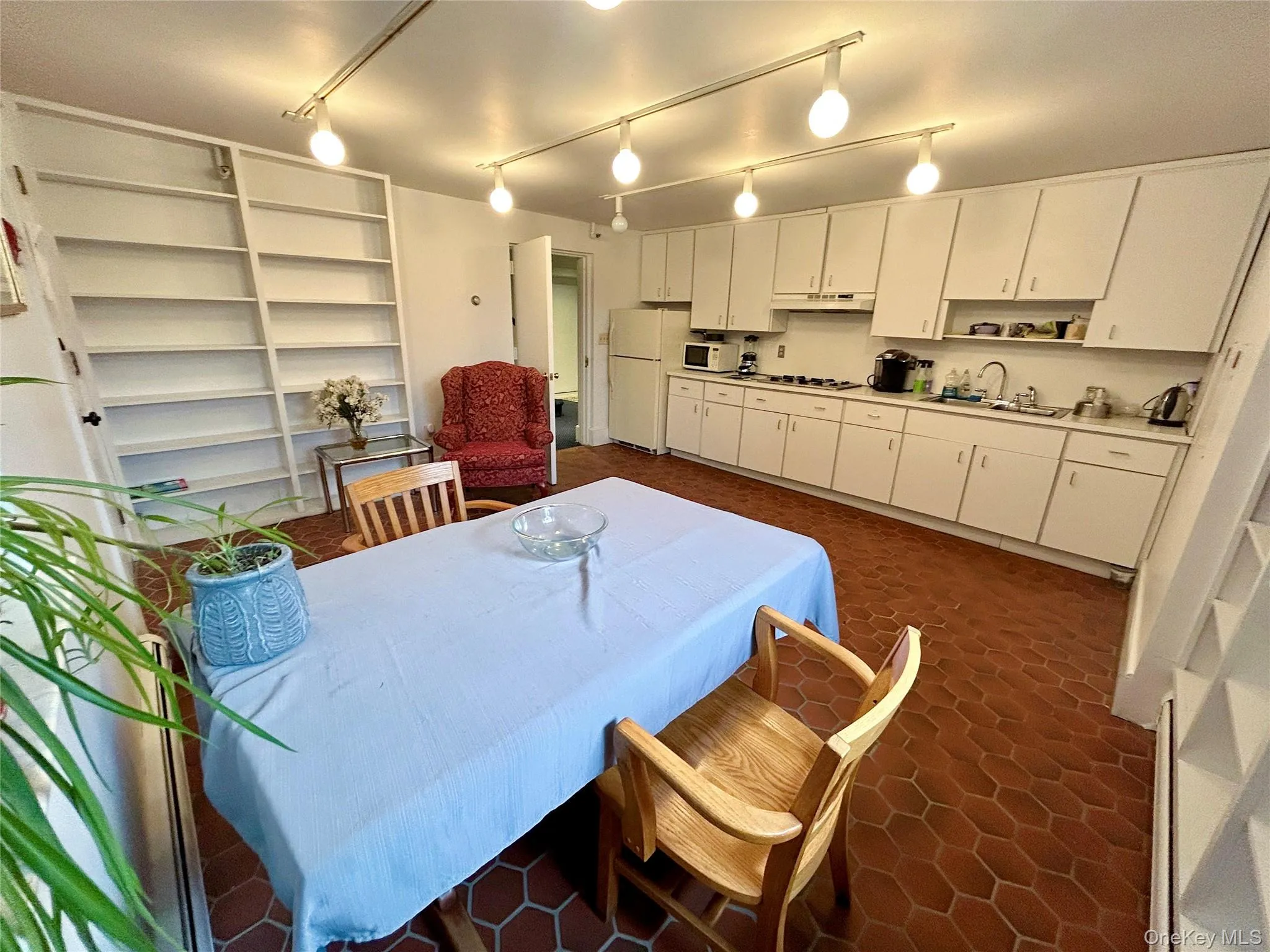 Common Area Kitchen Common Area Kitchen