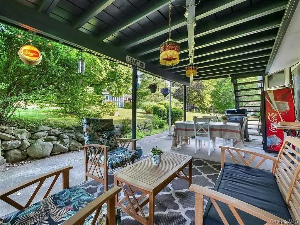 Spacious patio Spacious patio