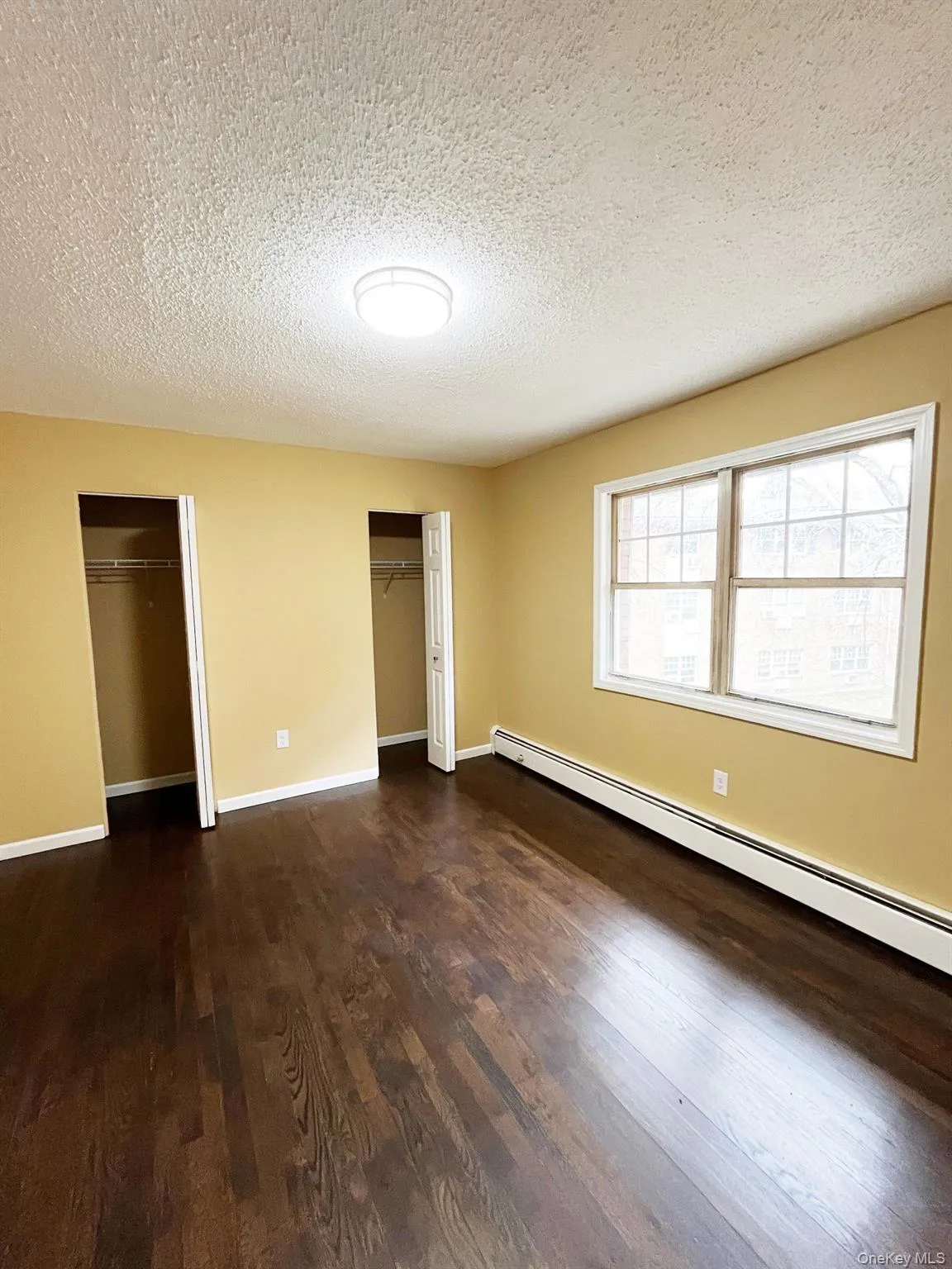 There are also two large closets in the bedroom! There are also two large closets in the bedroom!