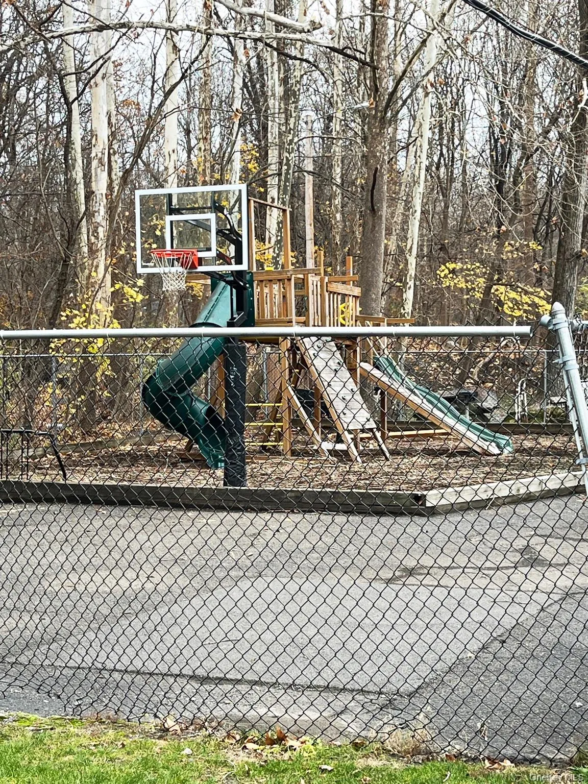 Nice play area. Nice play area.