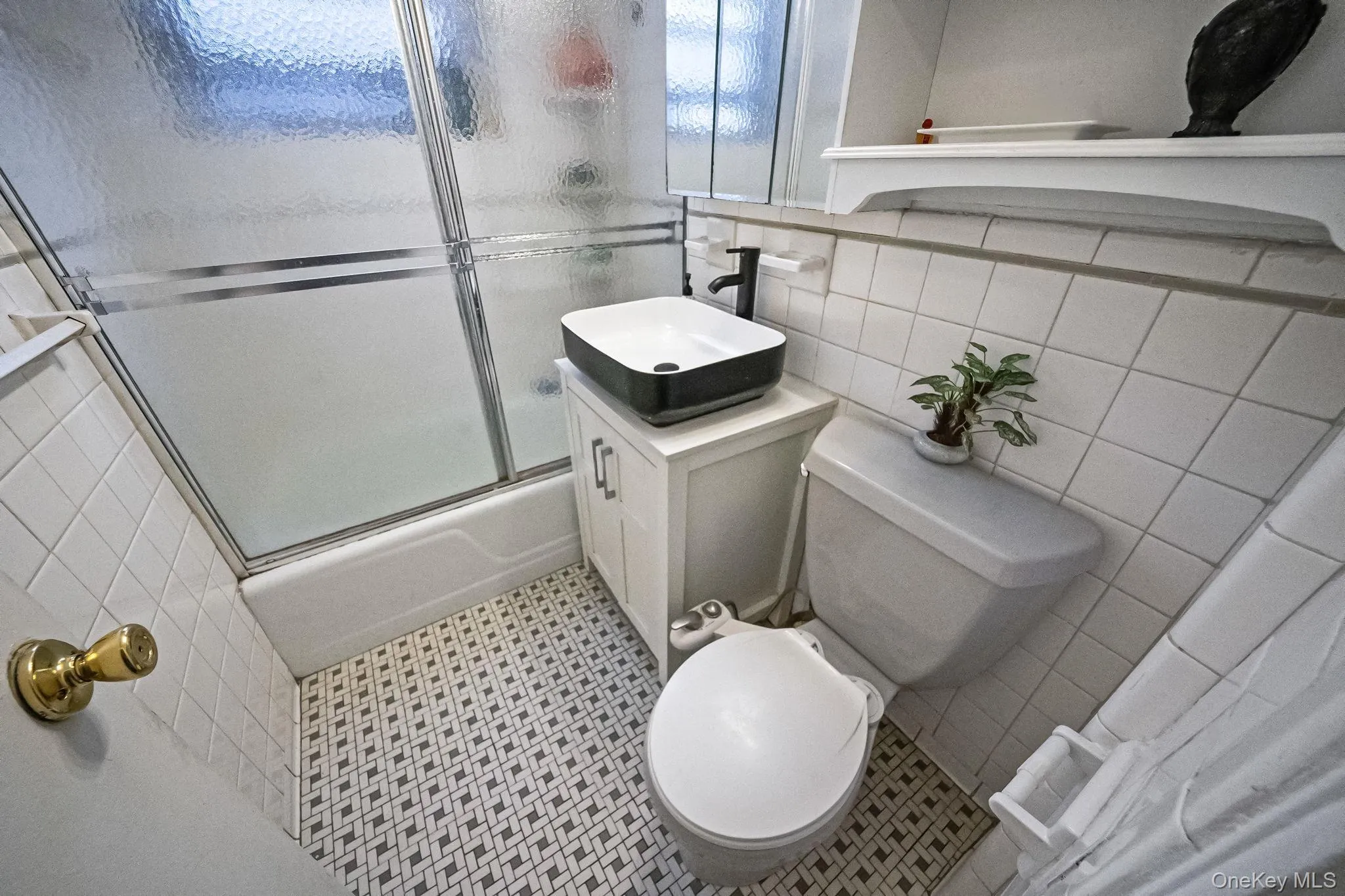 61-25 97 Street, New York, NY, 2 Bedrooms Bedrooms, 6 Rooms Rooms,1 BathroomBathrooms,Residential,For Rent,97,0,KEY939449 61-25 97 Street, New York, NY, 2 Bedrooms Bedrooms, 6 Rooms Rooms,1 BathroomBathrooms,Residential,For Rent,97,0,KEY939449