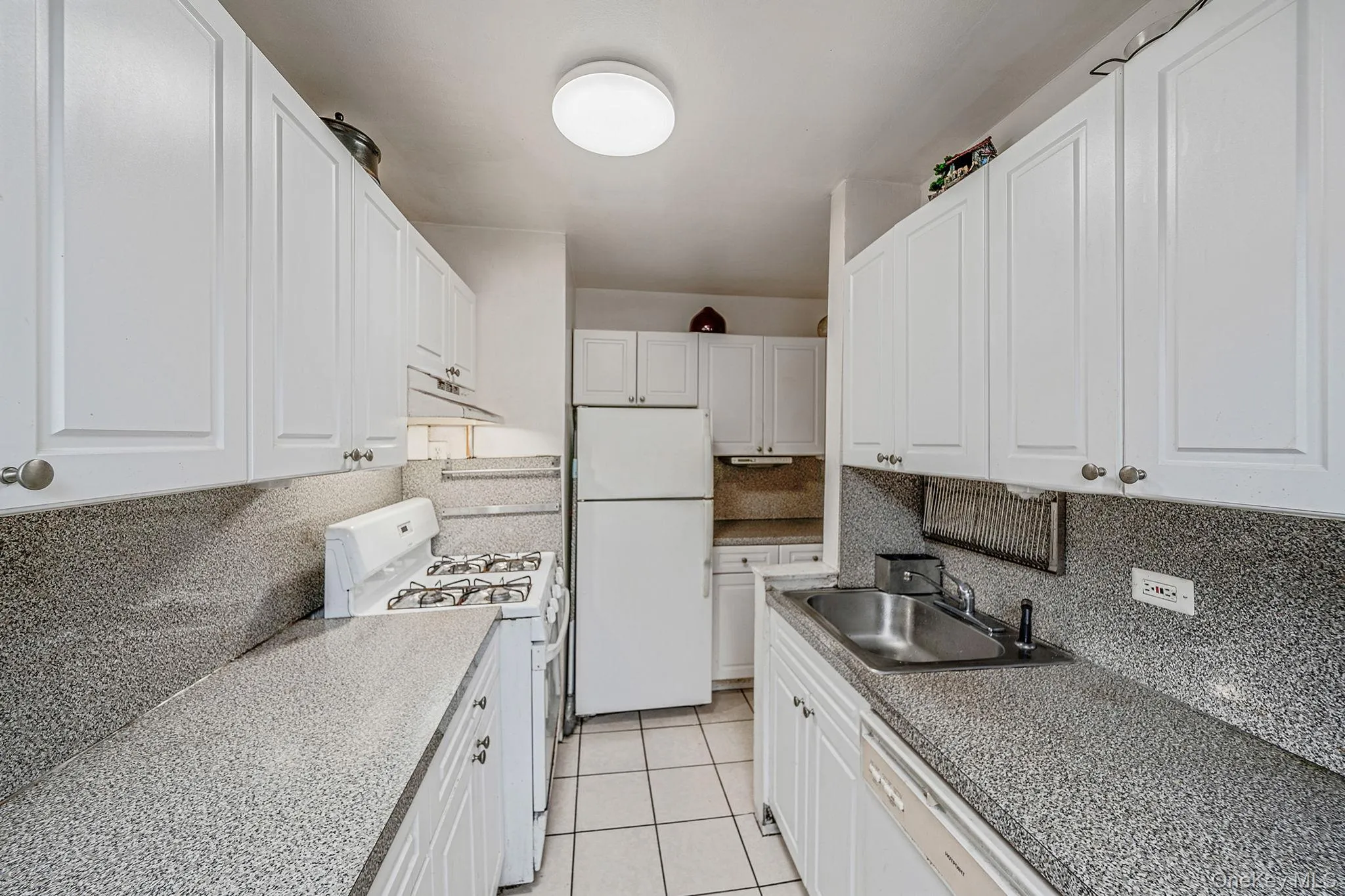 61-25 97 Street, New York, NY, 2 Bedrooms Bedrooms, 6 Rooms Rooms,1 BathroomBathrooms,Residential,For Rent,97,0,KEY939449 61-25 97 Street, New York, NY, 2 Bedrooms Bedrooms, 6 Rooms Rooms,1 BathroomBathrooms,Residential,For Rent,97,0,KEY939449