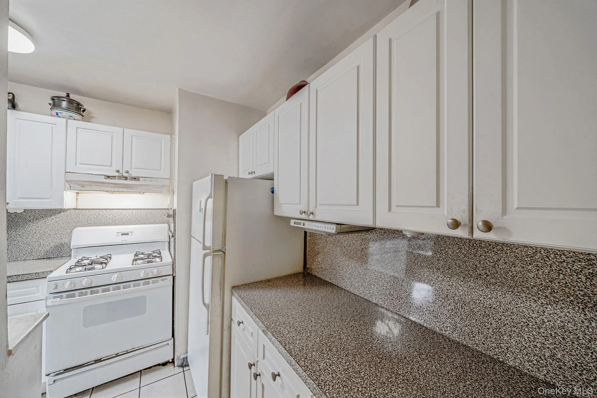 61-25 97 Street, New York, NY, 2 Bedrooms Bedrooms, 6 Rooms Rooms,1 BathroomBathrooms,Residential,For Rent,97,0,KEY939449 61-25 97 Street, New York, NY, 2 Bedrooms Bedrooms, 6 Rooms Rooms,1 BathroomBathrooms,Residential,For Rent,97,0,KEY939449