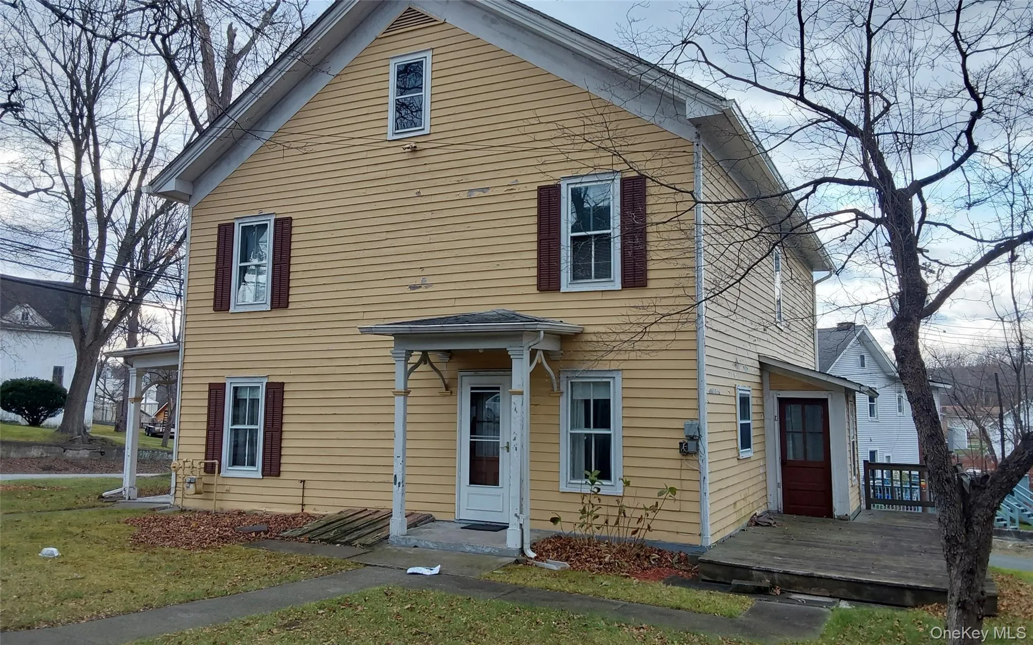 View of front of house with a front yard View of front of house with a front yard