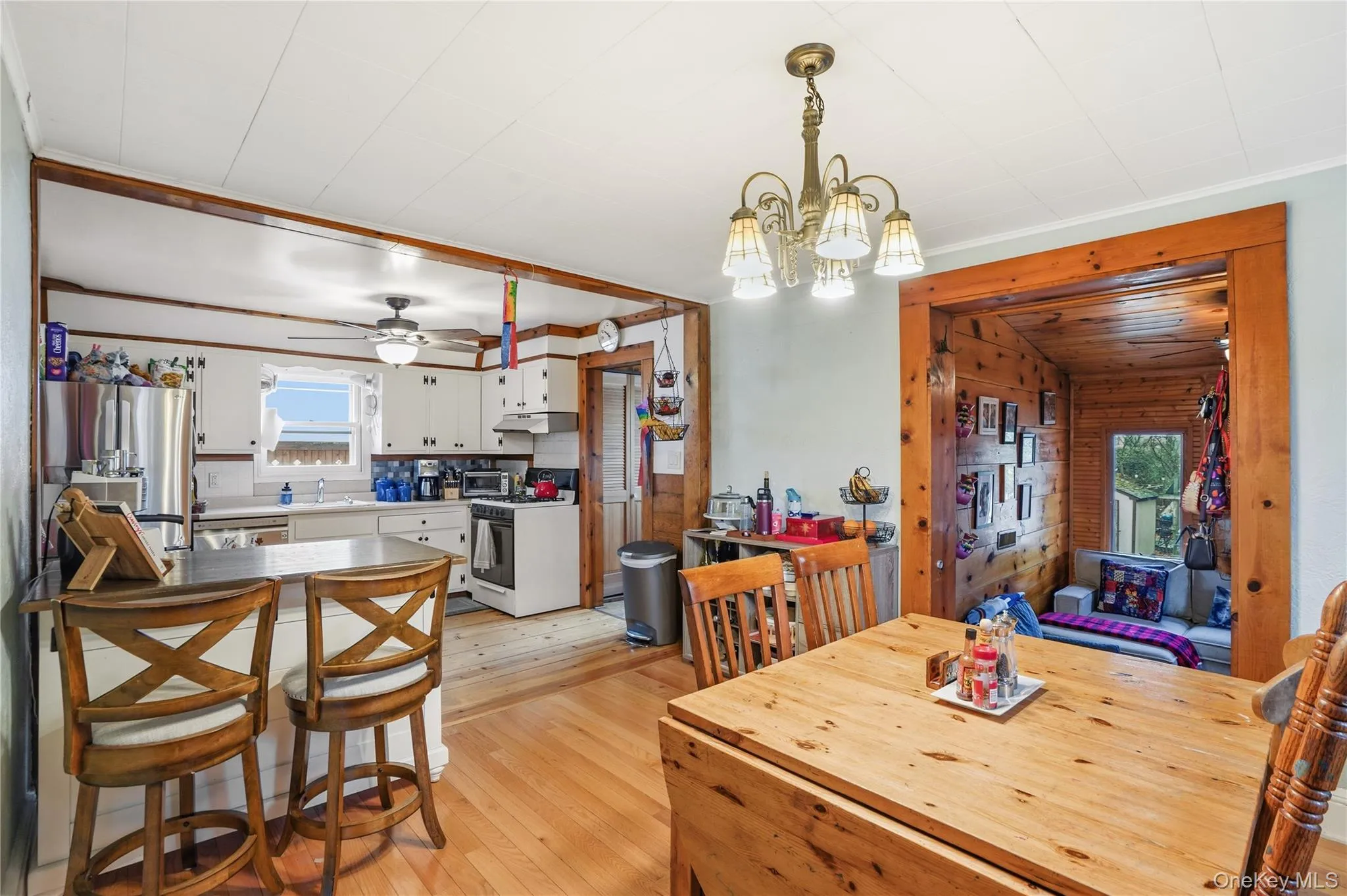 Open floor plan makes it inviting... Open floor plan makes it inviting...