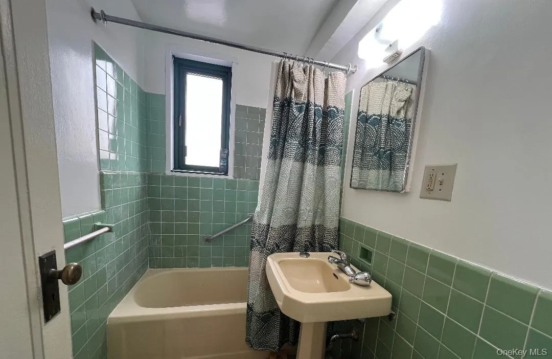 1314 Virginia Avenue, New York, NY, 1 Bedroom Bedrooms, 3 Rooms Rooms,1 BathroomBathrooms,Residential Lease,For Rent,Virginia,0,939516 1314 Virginia Avenue, New York, NY, 1 Bedroom Bedrooms, 3 Rooms Rooms,1 BathroomBathrooms,Residential Lease,For Rent,Virginia,0,939516