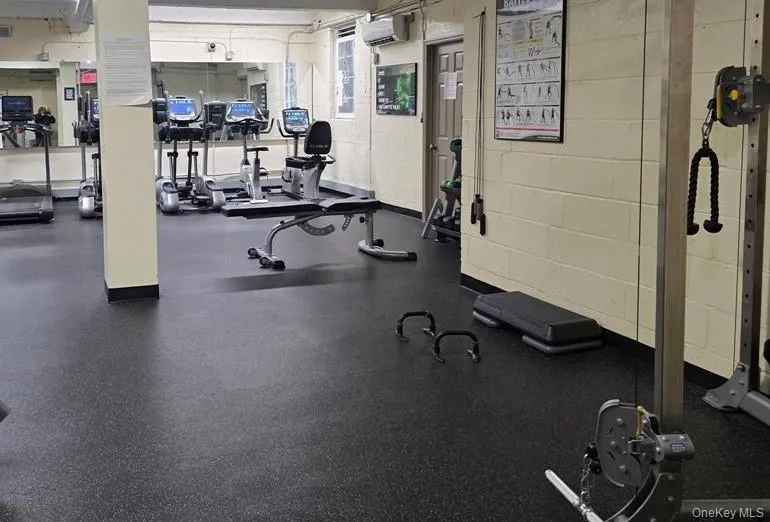 Gym with a wall unit AC Gym with a wall unit AC
