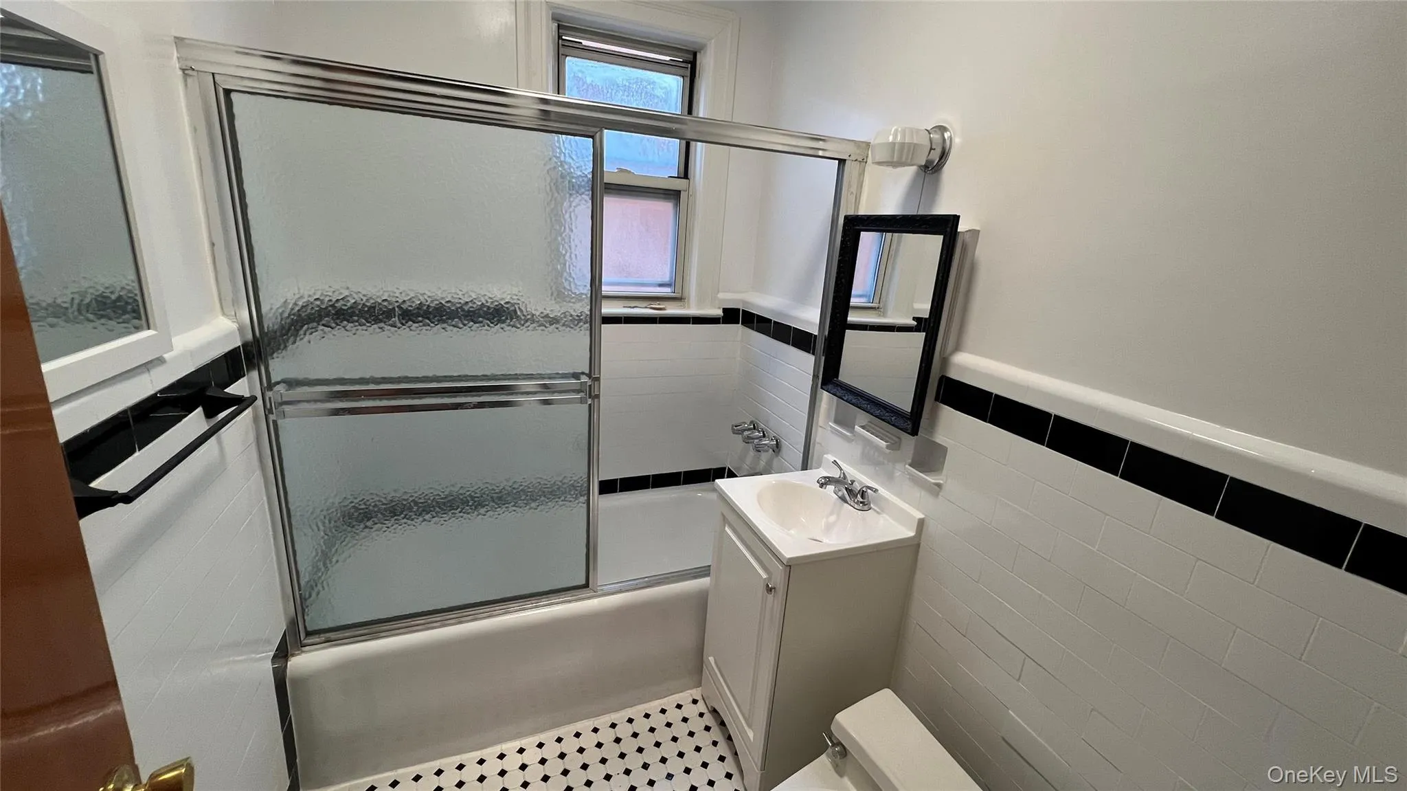 4221 64th Street, New York, NY, 3 Bedrooms Bedrooms, 6 Rooms Rooms,1 BathroomBathrooms,Residential Lease,For Rent,64th,0,939899 4221 64th Street, New York, NY, 3 Bedrooms Bedrooms, 6 Rooms Rooms,1 BathroomBathrooms,Residential Lease,For Rent,64th,0,939899