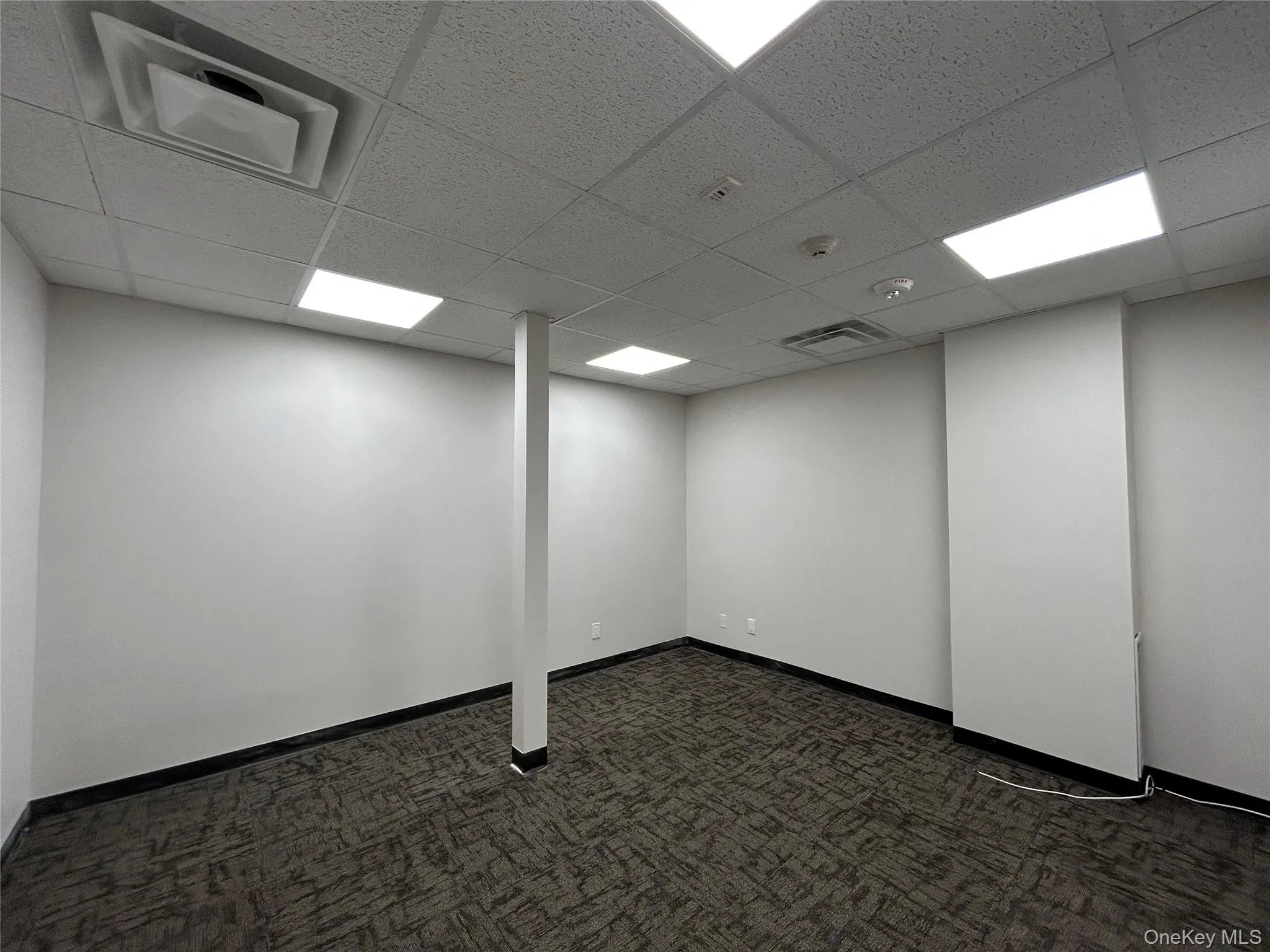 Cozy 200 sqft office space! Cozy 200 sqft office space!