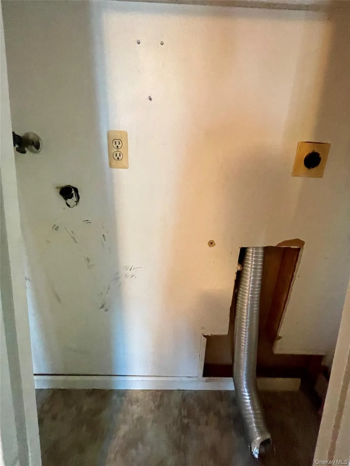 Staircase with baseboards Staircase with baseboards