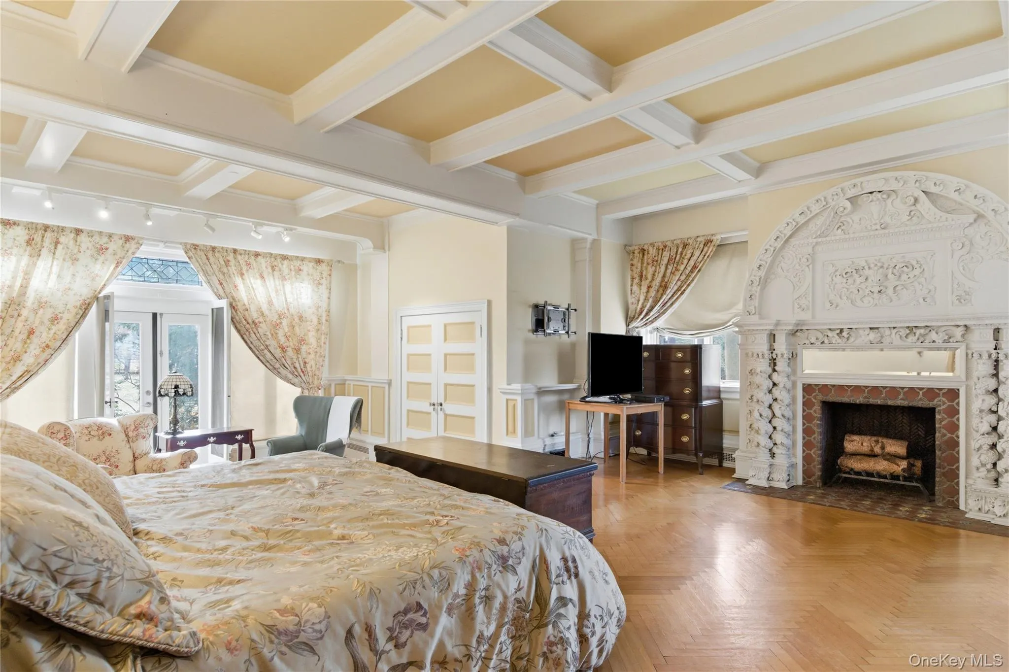 Primary bedroom with original herringbone oak floors and stunning carved fireplace Primary bedroom with original herringbone oak floors and stunning carved fireplace