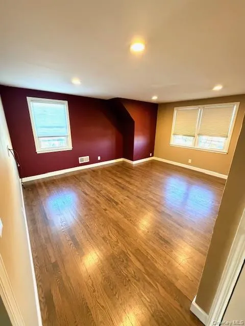 Living Room can Accommodate Any Size Furniture Living Room can Accommodate Any Size Furniture