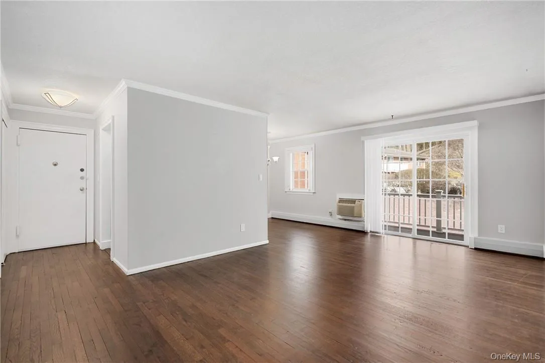 Sliding doors to deck area Sliding doors to deck area