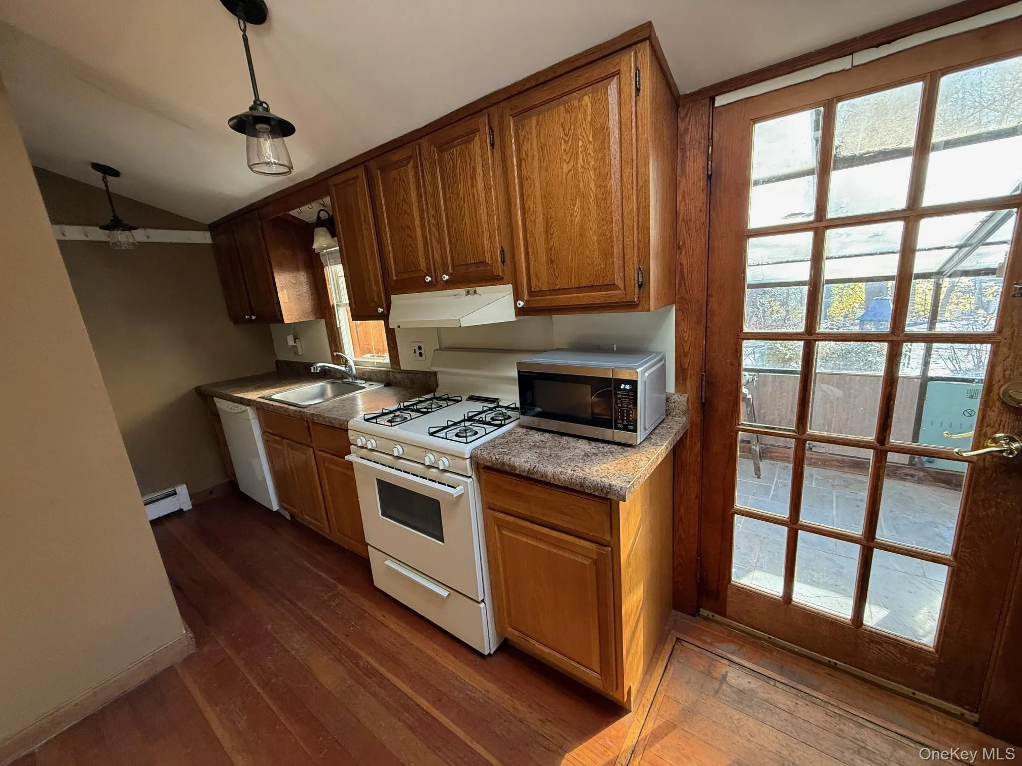 Kitchen with Gas Stove/Oven, Frig/Freezer, & DW Kitchen with Gas Stove/Oven, Frig/Freezer, & DW