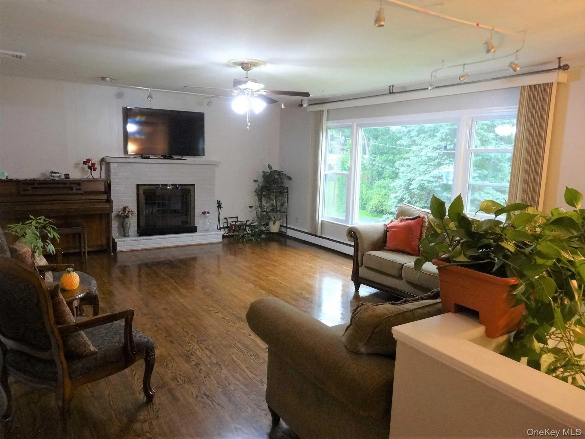 Spacious and bright Living Room Spacious and bright Living Room