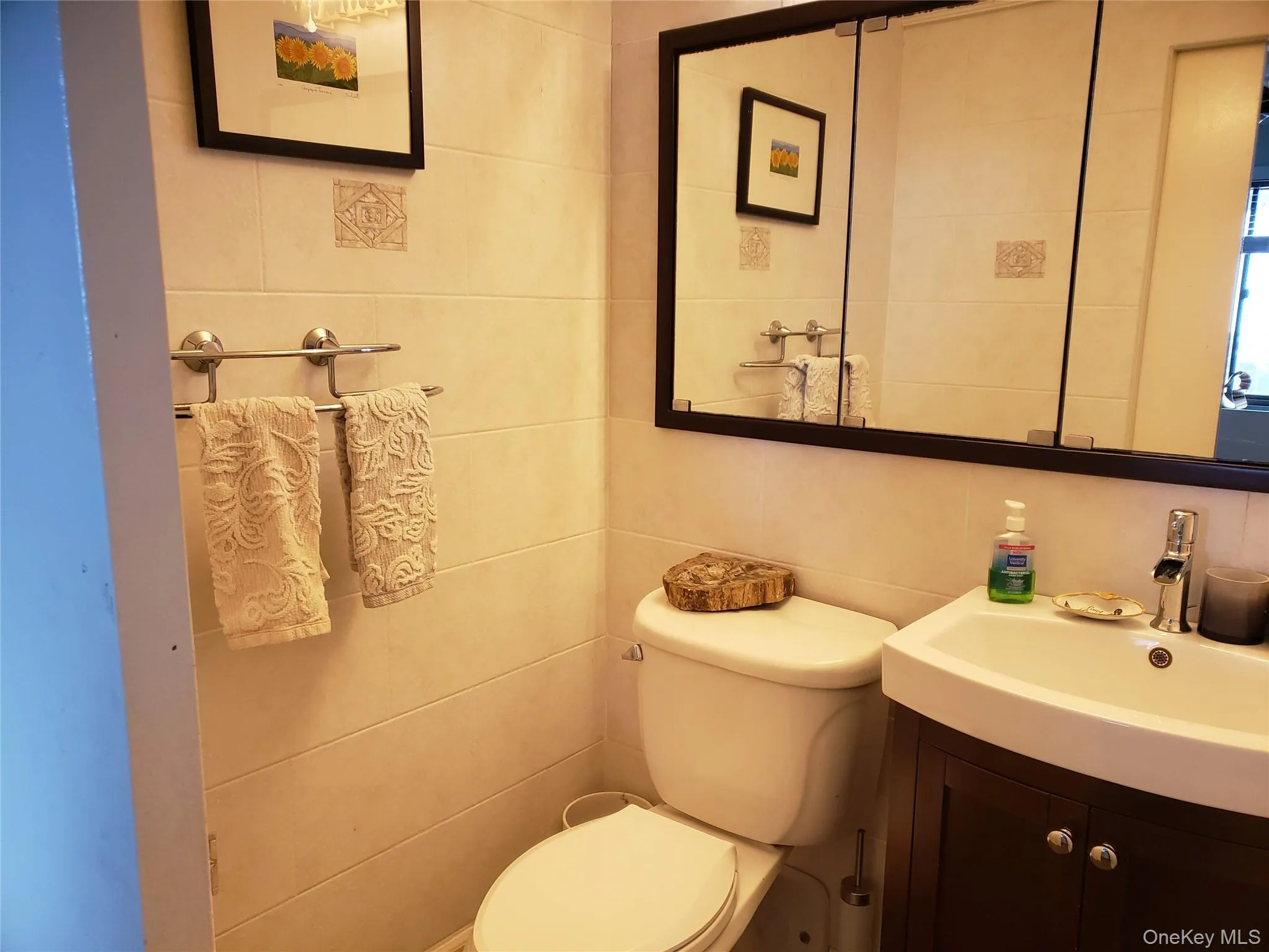 Half bath on main level Half bath on main level