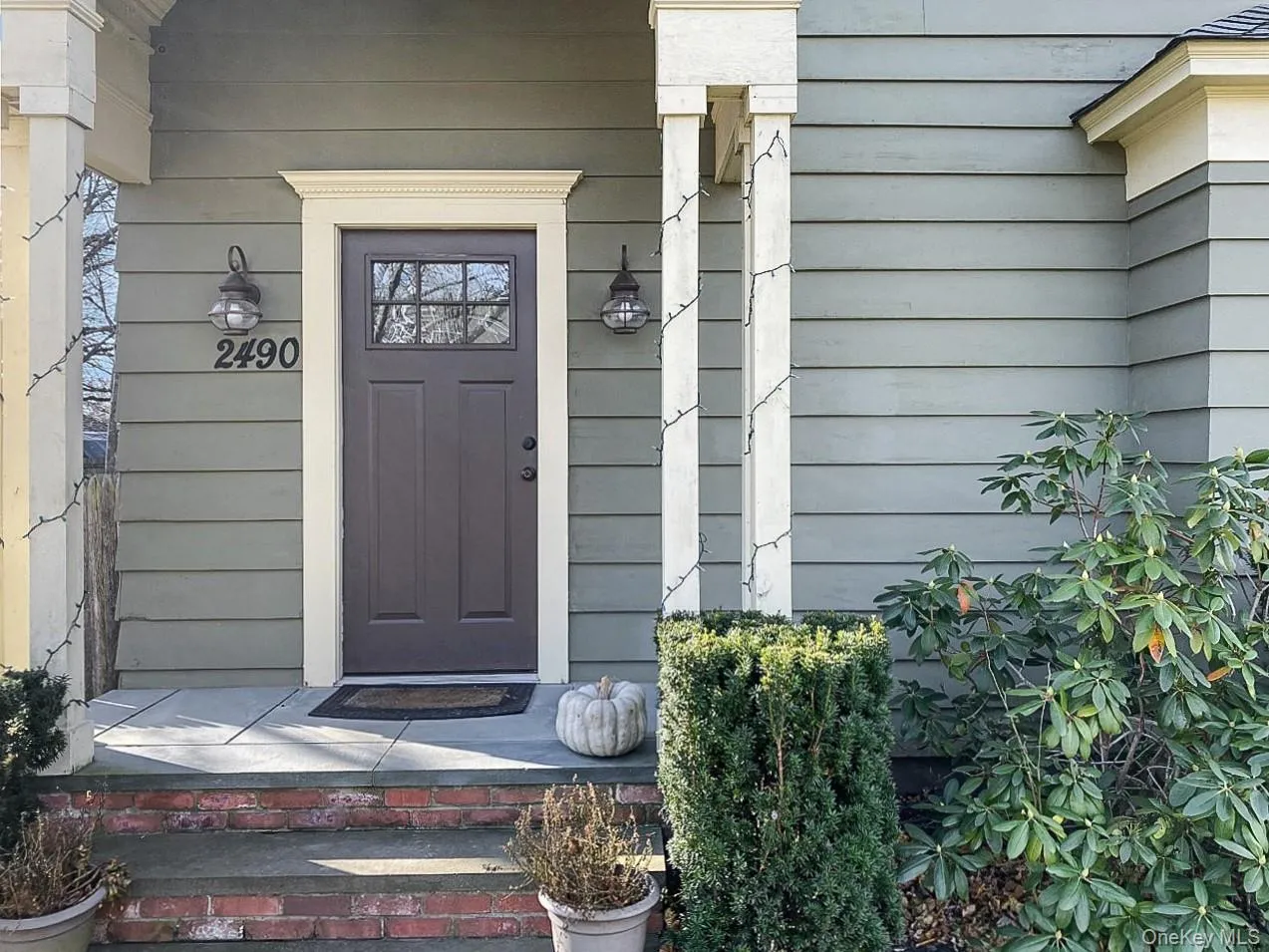 Doorway to property Doorway to property