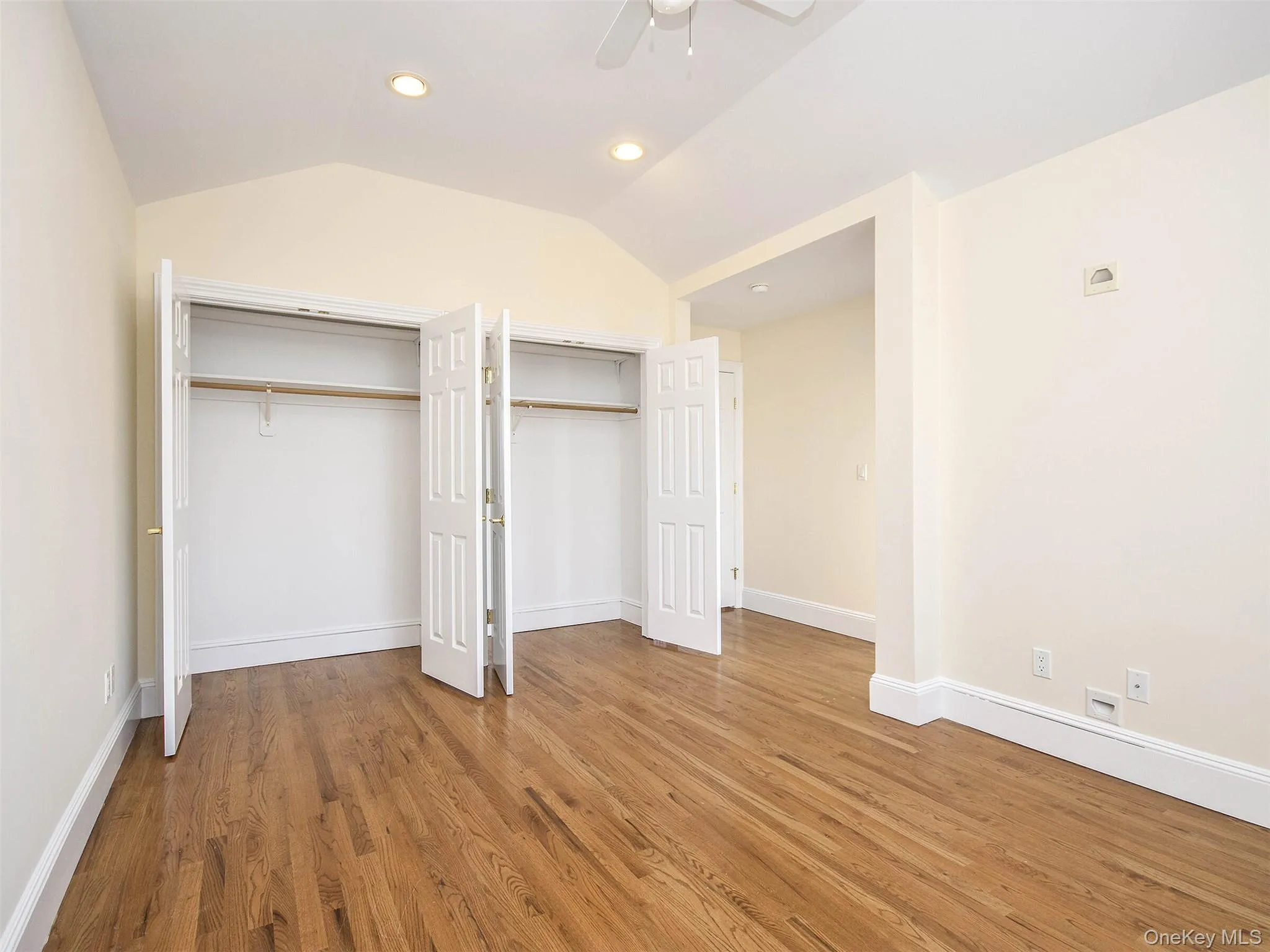 24B Sintsink Dr W, North Hempstead, NY, 3 Bedrooms Bedrooms, 6 Rooms Rooms,2 BathroomsBathrooms,Residential Lease,Idx,Sintsink Dr W,0,940492 24B Sintsink Dr W, North Hempstead, NY, 3 Bedrooms Bedrooms, 6 Rooms Rooms,2 BathroomsBathrooms,Residential Lease,Idx,Sintsink Dr W,0,940492