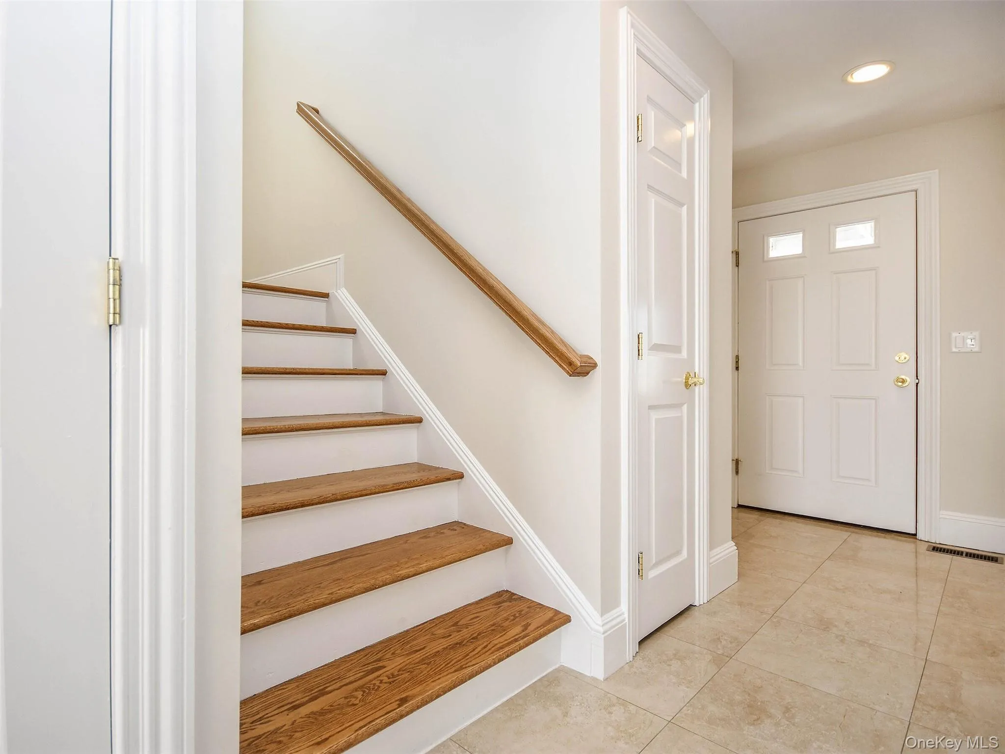 24B Sintsink Dr W, North Hempstead, NY, 3 Bedrooms Bedrooms, 6 Rooms Rooms,2 BathroomsBathrooms,Residential Lease,Idx,Sintsink Dr W,0,940492 24B Sintsink Dr W, North Hempstead, NY, 3 Bedrooms Bedrooms, 6 Rooms Rooms,2 BathroomsBathrooms,Residential Lease,Idx,Sintsink Dr W,0,940492