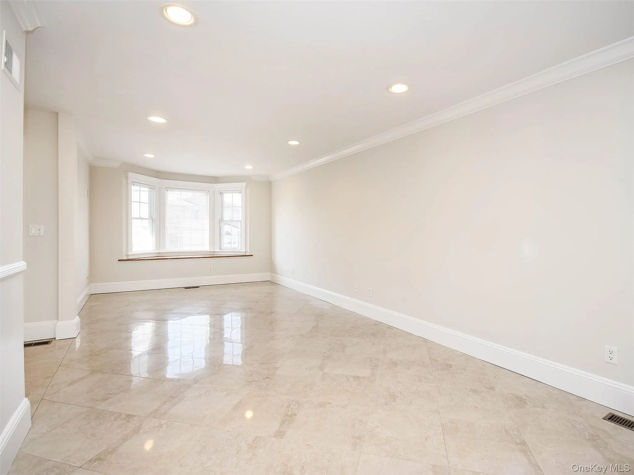 24B Sintsink Dr W, North Hempstead, NY, 3 Bedrooms Bedrooms, 6 Rooms Rooms,2 BathroomsBathrooms,Residential Lease,Idx,Sintsink Dr W,0,940492 24B Sintsink Dr W, North Hempstead, NY, 3 Bedrooms Bedrooms, 6 Rooms Rooms,2 BathroomsBathrooms,Residential Lease,Idx,Sintsink Dr W,0,940492