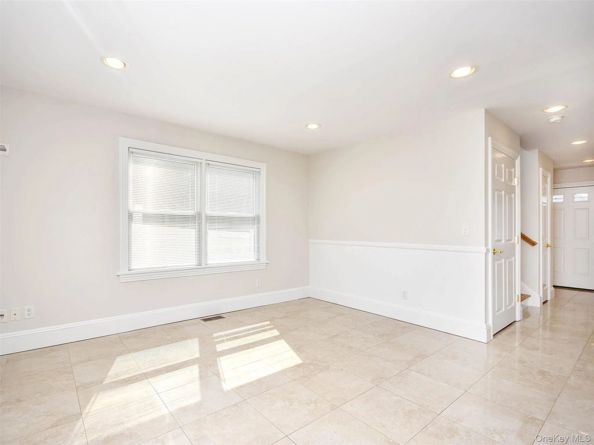 24B Sintsink Dr W, North Hempstead, NY, 3 Bedrooms Bedrooms, 6 Rooms Rooms,2 BathroomsBathrooms,Residential Lease,Idx,Sintsink Dr W,0,940492 24B Sintsink Dr W, North Hempstead, NY, 3 Bedrooms Bedrooms, 6 Rooms Rooms,2 BathroomsBathrooms,Residential Lease,Idx,Sintsink Dr W,0,940492