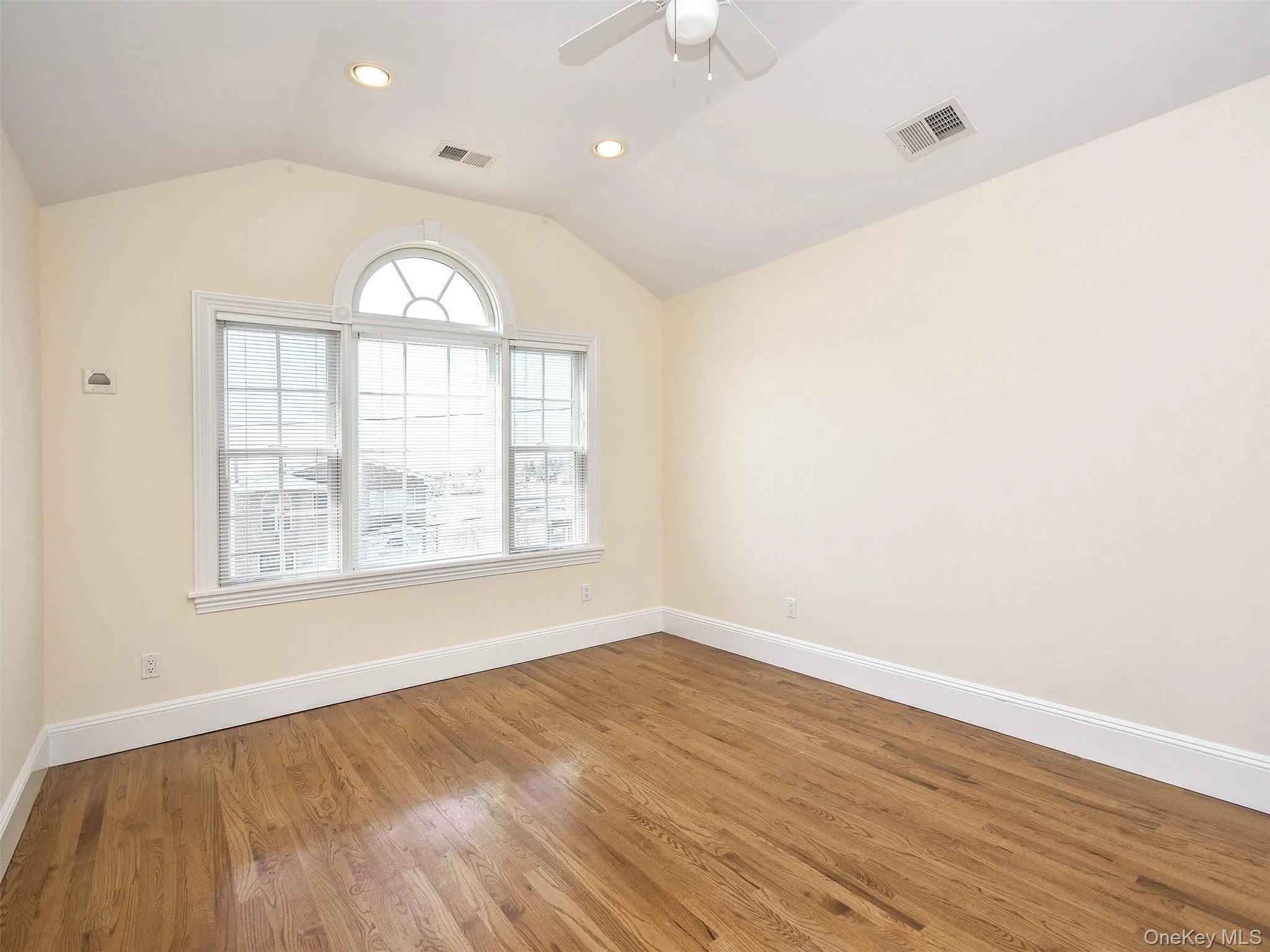 24B Sintsink Dr W, North Hempstead, NY, 3 Bedrooms Bedrooms, 6 Rooms Rooms,2 BathroomsBathrooms,Residential Lease,Idx,Sintsink Dr W,0,940492 24B Sintsink Dr W, North Hempstead, NY, 3 Bedrooms Bedrooms, 6 Rooms Rooms,2 BathroomsBathrooms,Residential Lease,Idx,Sintsink Dr W,0,940492