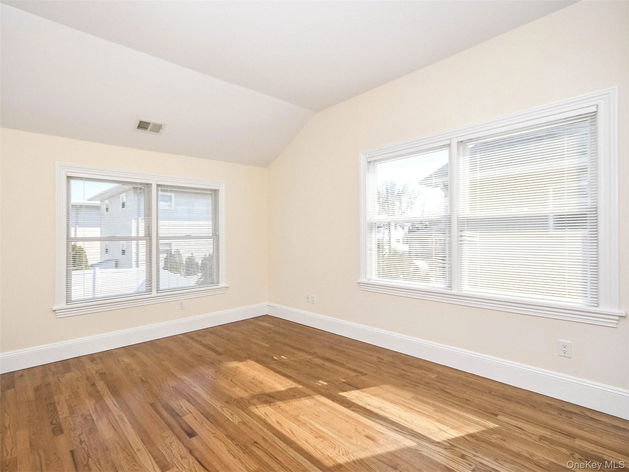 24B Sintsink Dr W, North Hempstead, NY, 3 Bedrooms Bedrooms, 6 Rooms Rooms,2 BathroomsBathrooms,Residential Lease,Idx,Sintsink Dr W,0,940492 24B Sintsink Dr W, North Hempstead, NY, 3 Bedrooms Bedrooms, 6 Rooms Rooms,2 BathroomsBathrooms,Residential Lease,Idx,Sintsink Dr W,0,940492