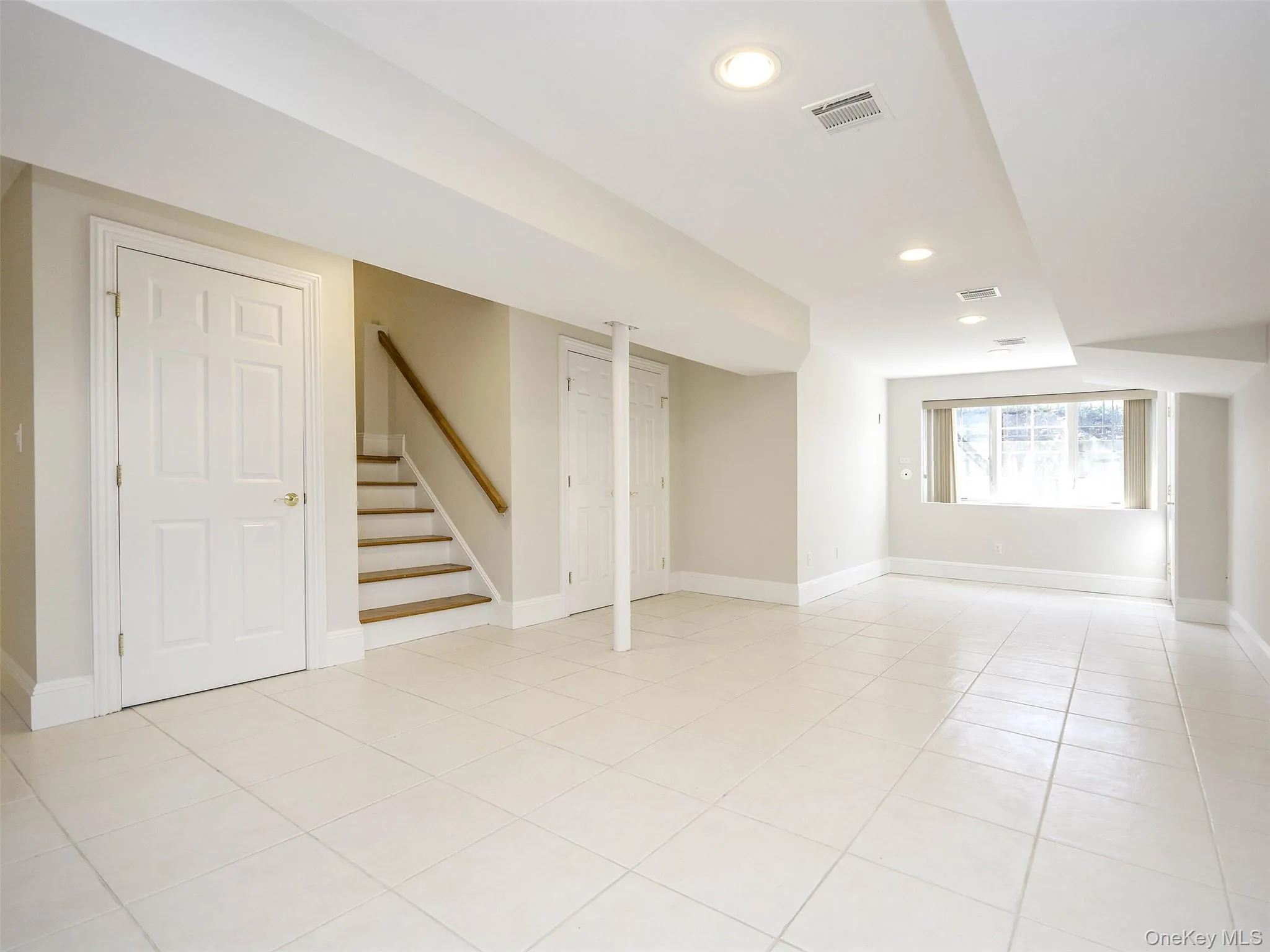 24B Sintsink Dr W, North Hempstead, NY, 3 Bedrooms Bedrooms, 6 Rooms Rooms,2 BathroomsBathrooms,Residential Lease,Idx,Sintsink Dr W,0,940492 24B Sintsink Dr W, North Hempstead, NY, 3 Bedrooms Bedrooms, 6 Rooms Rooms,2 BathroomsBathrooms,Residential Lease,Idx,Sintsink Dr W,0,940492