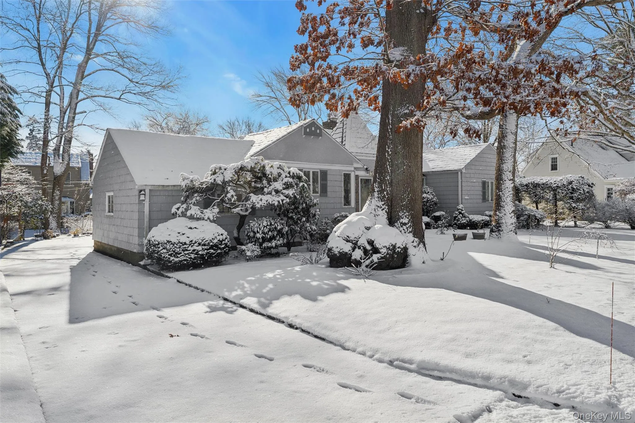 232 Round Hill Road, North Hempstead, NY, 3 Bedrooms Bedrooms, 5 Rooms Rooms,2 BathroomsBathrooms,Residential Lease,For Rent,Round Hill,0,940494 232 Round Hill Road, North Hempstead, NY, 3 Bedrooms Bedrooms, 5 Rooms Rooms,2 BathroomsBathrooms,Residential Lease,For Rent,Round Hill,0,940494