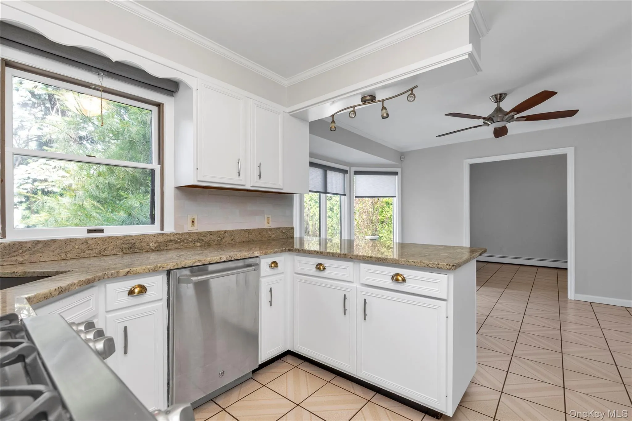 16 Deepdale Parkway, North Hempstead, NY, 4 Bedrooms Bedrooms, 10 Rooms Rooms,3 BathroomsBathrooms,Residential,For Rent,Deepdale,0,940566 16 Deepdale Parkway, North Hempstead, NY, 4 Bedrooms Bedrooms, 10 Rooms Rooms,3 BathroomsBathrooms,Residential,For Rent,Deepdale,0,940566
