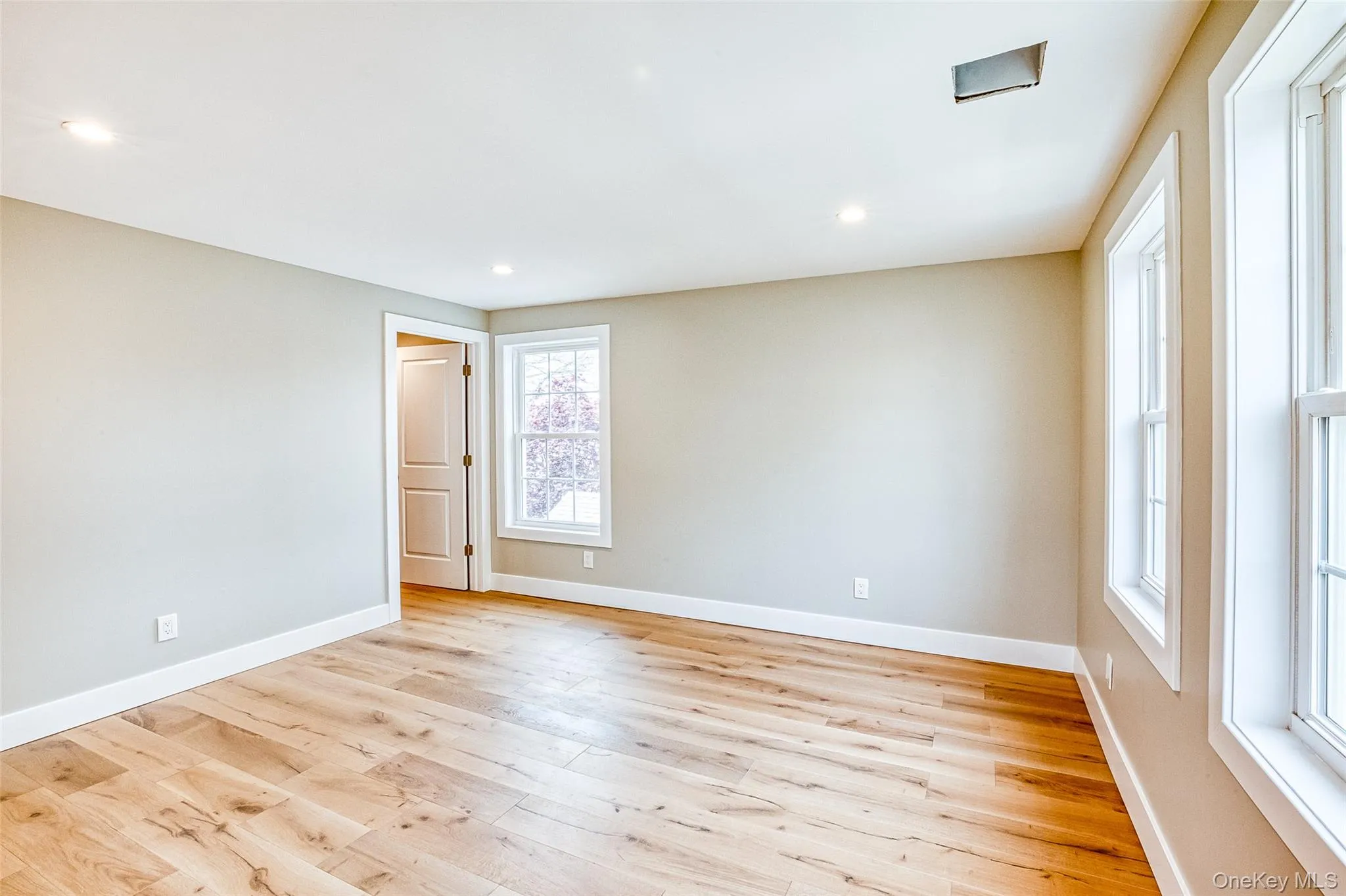 Unfurnished room featuring light wood-style floors and recessed lighting Unfurnished room featuring light wood-style floors and recessed lighting