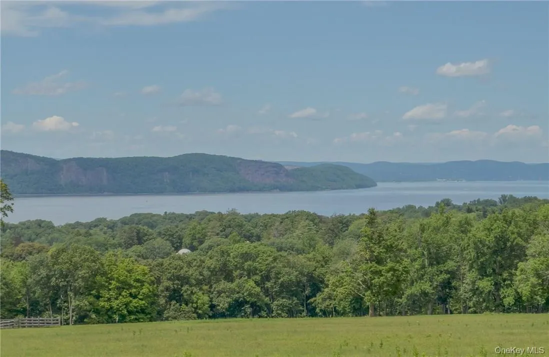 Stunning Vistas & Endless Walking Trails in Nearby Rockefeller State Park Stunning Vistas & Endless Walking Trails in Nearby Rockefeller State Park